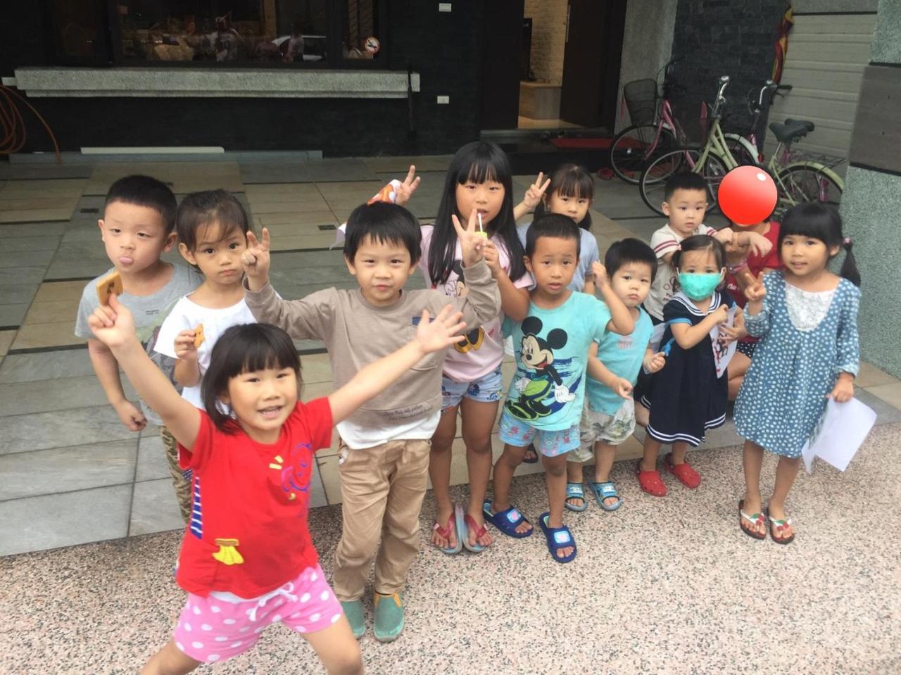 Childlike Innocence Homestay Hualien City Ngoại thất bức ảnh